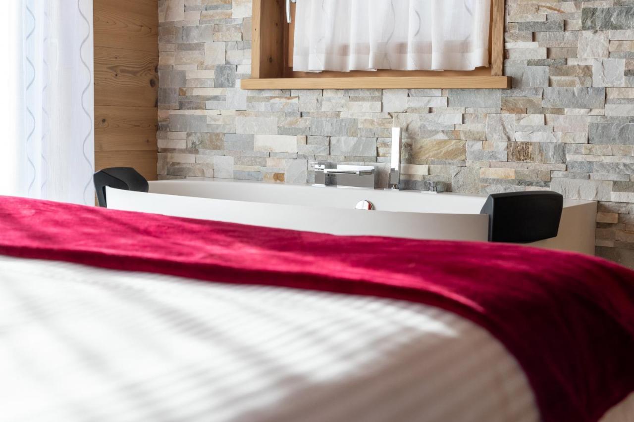 Chalet Imbosc'Che - 5 Beautiful Rooms In Charming B&B Livigno Luaran gambar
